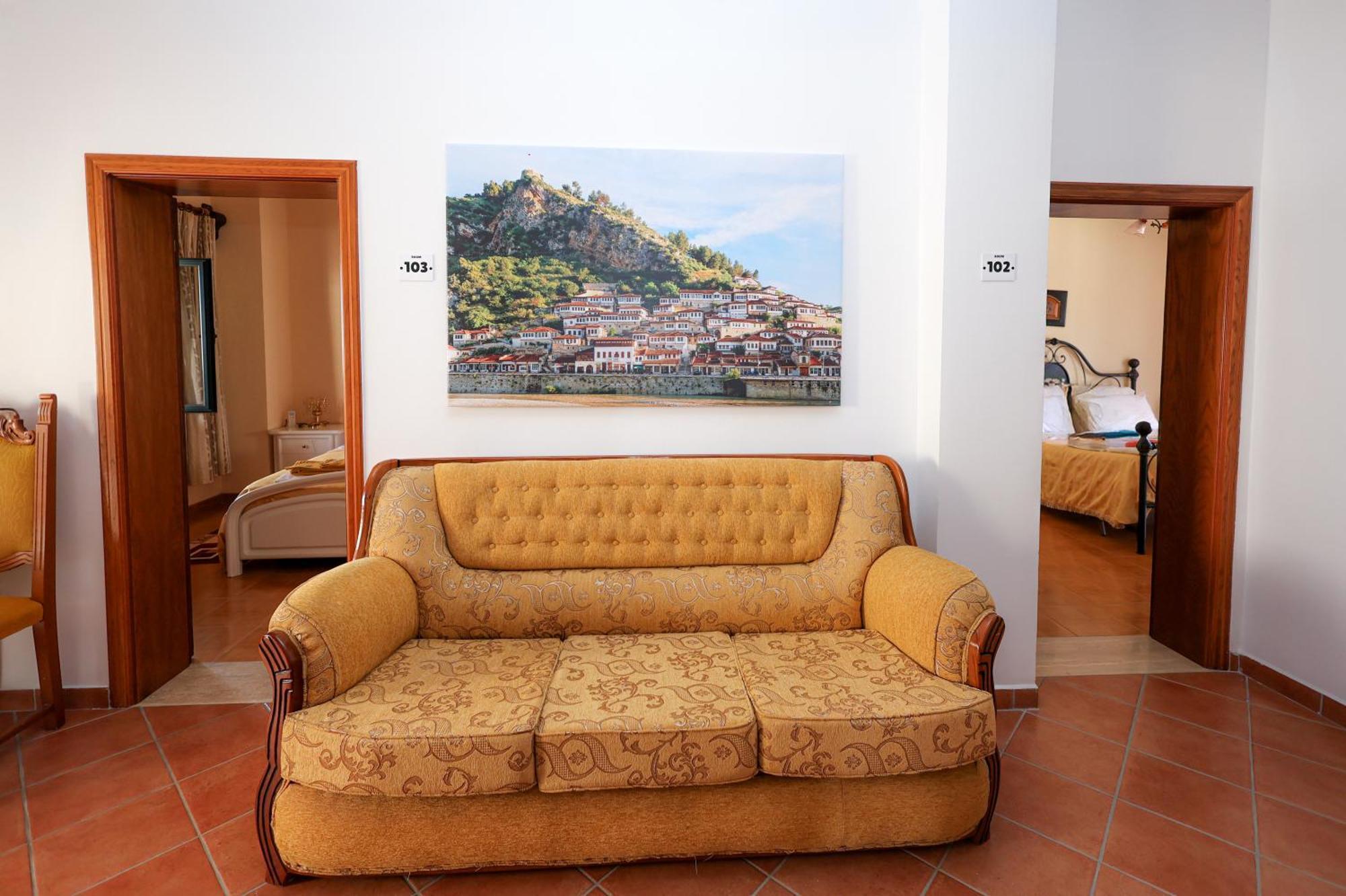Casa La Pieve Bed and Breakfast Berat Exteriör bild