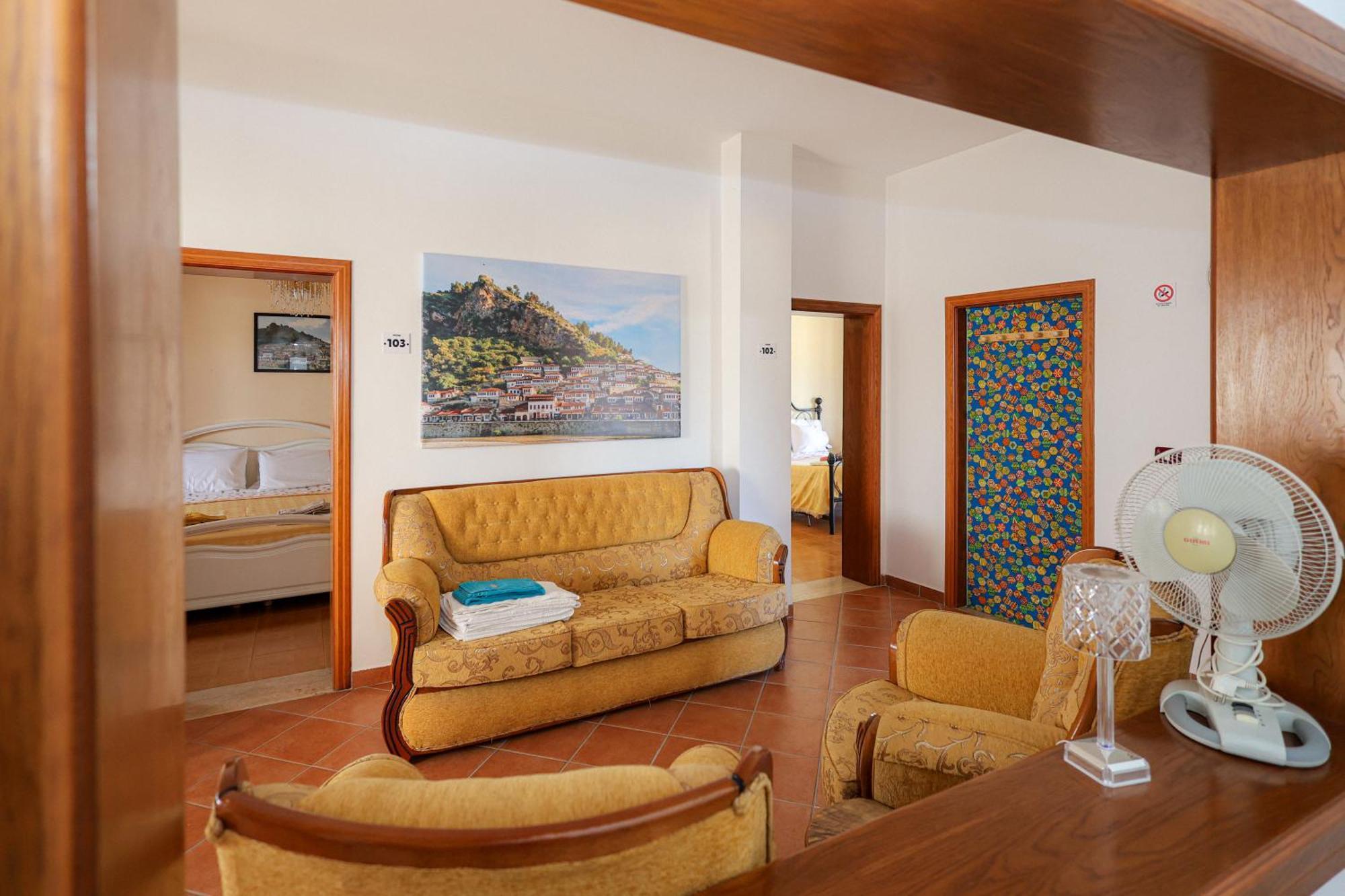 Casa La Pieve Bed and Breakfast Berat Exteriör bild